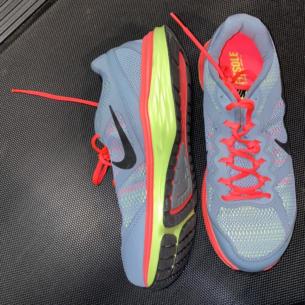 Women’s Nike 9.5 gray/neon coral/black/yellow